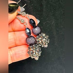 Adorable “bubble” gum earrings in unique beads -monotone black
